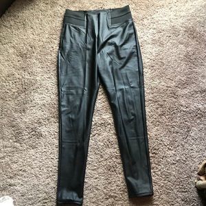 Vera wang pleather leggings